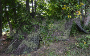Zamaskované postavení družstva RBS-70.