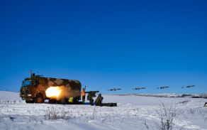 Raketa MK-2 v prvních fázích letu (skládaná fotografie).