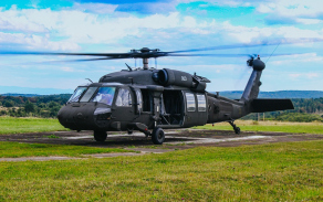 Na Doupov přiletí ze Slovenska vrtulník Black Hawk (ilustrativní foto).