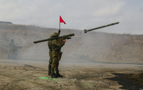 Střelba z protiletadlového raketového kompletu IGLA.