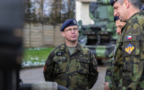 Praporčík František Hammerbauer si vyzkoušel jak roli přezkušovaného (pro třídnost první třídy), tak člena komise (pro třídnost druhé a třetí třídy).