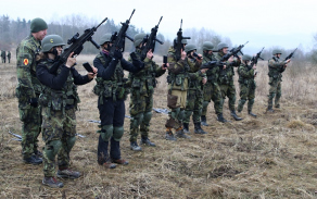 Během akce s názvem 25 hodin s 25. protiletadlovým raketovým plukem si zájemci mohou vyzkoušet, jak probíhá vojenský výcvik.