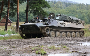 Přesun bojového vozidla S-10M2D do palebného postavení.