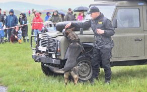 Schopnosti služebních psů ukázali příslušníci Vojenské policie.