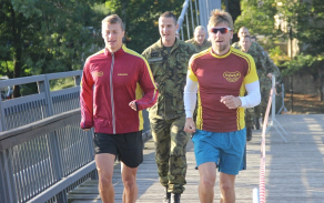 Akci podpořili také aktivní sportovci - rychlostní kanoisté Radek Šlouf a Lukáš Trefil (zleva).