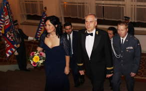 Vojenského plesu ve Strakonicích se zúčastnil velitel Vzdušných sil Armády ČR generálmajor Petr Hromek.
