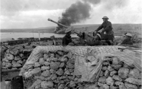 Tobrúk byl důležitý pro zásobování Britů, a tak se často stával cílem Luftwaffe